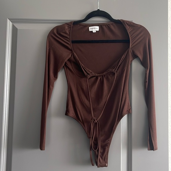 SOLD OUT Superdown Revolve Storme Bodysuit in Chocolate - Picture 2 of 4